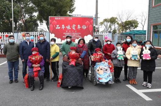 
南京各大医院黄牛代挂号电话票贩子号贩子网上预约挂号,住院检查加快,猜灯谜、玩游戏、品圆子……四团这里的元宵活动热闹又温情！