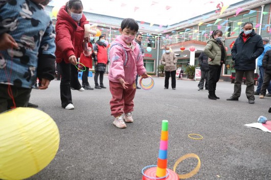 
南京各大医院黄牛代挂号电话票贩子号贩子网上预约挂号,住院检查加快,猜灯谜、玩游戏、品圆子……四团这里的元宵活动热闹又温情！