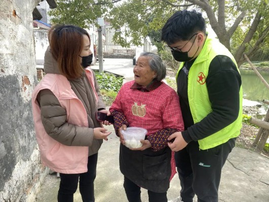 
南京各大医院黄牛代挂号电话票贩子号贩子网上预约挂号,住院检查加快,猜灯谜、玩游戏、品圆子……四团这里的元宵活动热闹又温情！