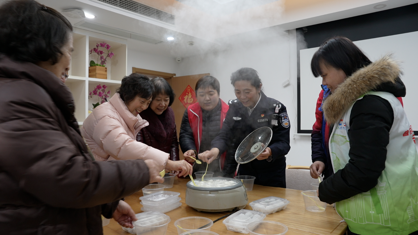 
西安各大医院黄牛代挂号电话票贩子号贩子网上预约挂号,住院检查加快,这位全国优秀人民警察最后一次守护元宵，回顾25年点点滴滴