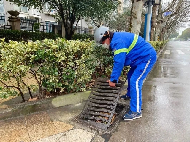 
北京宣武医院黄牛代挂号电话票贩子号贩子网上预约挂号,住院检查加快,宝山环卫清掏雨水口 让城市道路排水更通畅