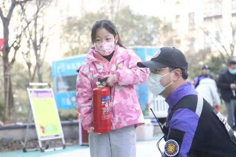 
首都医科大学附属北京同仁医院黄牛代挂号电话票贩子号贩子网上预约挂号,住院检查加快,合力完成挑战 宝山这场亲子安全嘉年华活动干货满满