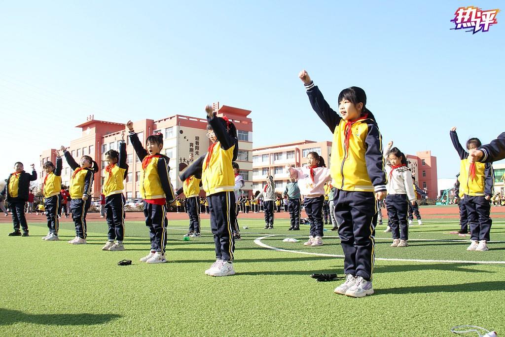 央视热评：“超长寒假”之后，上好开学第一课