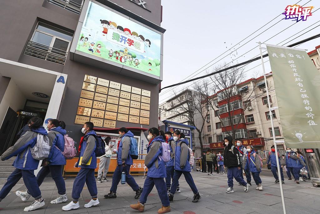 央视热评：“超长寒假”之后，上好开学第一课