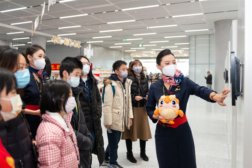 
首都医科大学附属北京朝阳医院黄牛代挂号电话票贩子号贩子网上预约挂号,住院检查加快,上图·东航“凌燕”志愿日正式开启 在书香之缘中传递城市温度