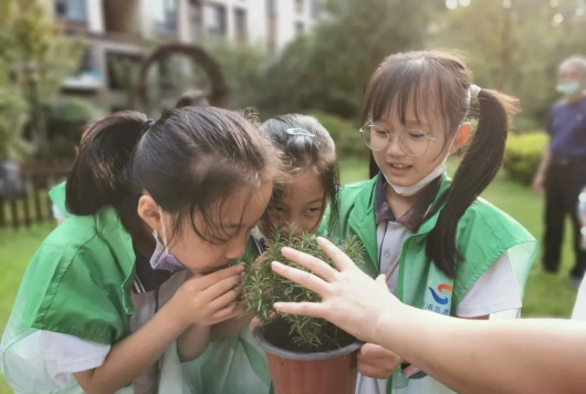 
北京安定医院黄牛代挂号电话票贩子号贩子网上预约挂号,住院检查加快,赞！宝山这里的“小先生”唤醒社区“新”活力