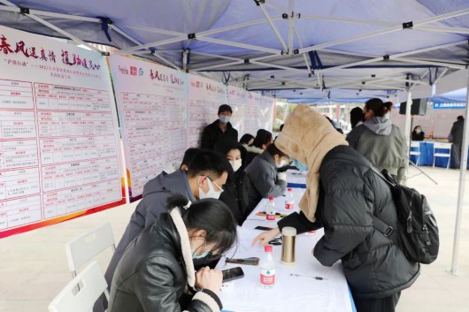 
上海儿童医学中心黄牛代挂号电话票贩子号贩子网上预约挂号,住院检查加快,“家门口”的这场招聘会人气真旺！工程技术、餐饮类成热门