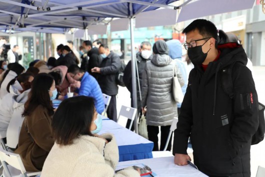 
上海儿童医学中心黄牛代挂号电话票贩子号贩子网上预约挂号,住院检查加快,“家门口”的这场招聘会人气真旺！工程技术、餐饮类成热门