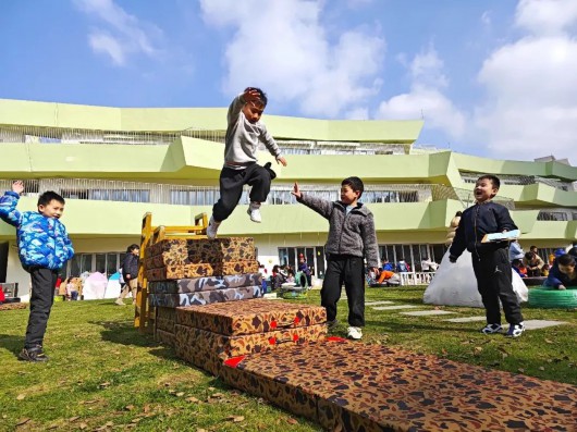 
成都华西医院黄牛代挂号电话票贩子号贩子网上预约挂号,住院检查加快,我们开学啦！直击金海街道中小幼学生开学第一天