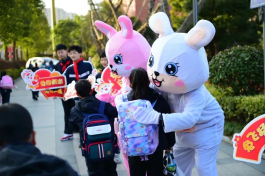 
沈阳各大医院黄牛代挂号电话票贩子号贩子网上预约挂号,住院检查加快,“开学第一课，我们这样上→”