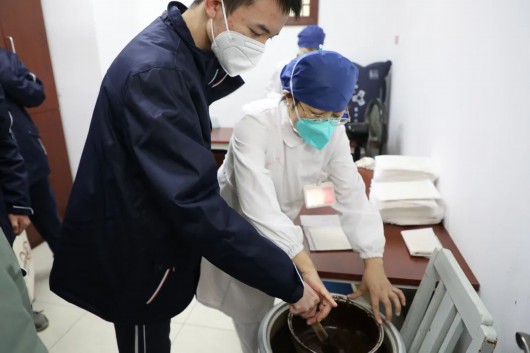 
长沙各大医院黄牛代挂号电话票贩子号贩子网上预约挂号,住院检查加快,走进医院，“零距离”体验中医药文化和非遗传承的魅力