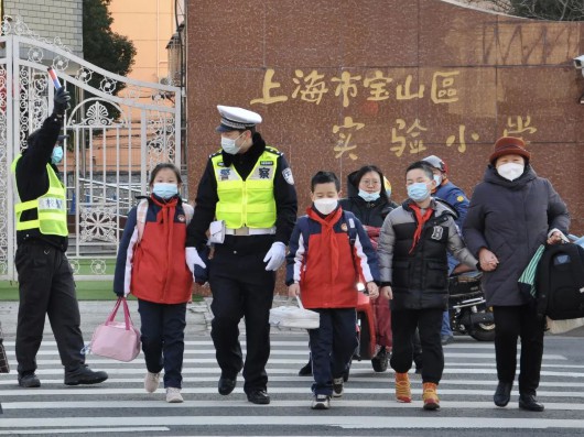 
南京脑科医院黄牛代挂号电话票贩子号贩子网上预约挂号,住院检查加快,“一校一方案”守护“平安路”，宝山交警全力护航开学季！