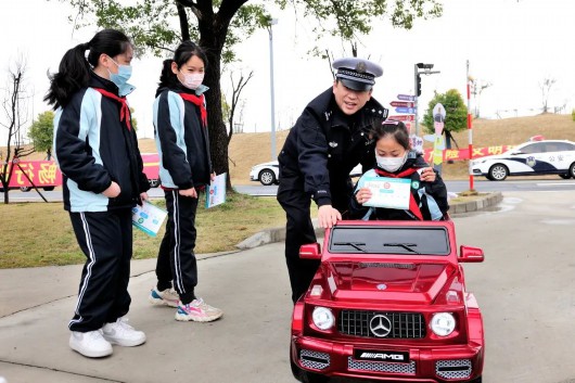 
南京脑科医院黄牛代挂号电话票贩子号贩子网上预约挂号,住院检查加快,“一校一方案”守护“平安路”，宝山交警全力护航开学季！