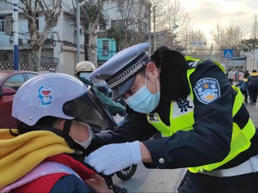 
南京脑科医院黄牛代挂号电话票贩子号贩子网上预约挂号,住院检查加快,“一校一方案”守护“平安路”，宝山交警全力护航开学季！