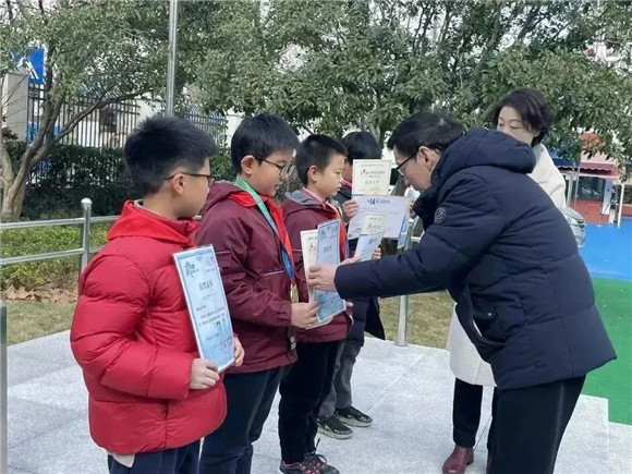 建平实验小学居家桥图片