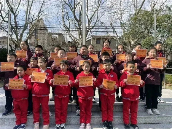 建平实验小学居家桥图片