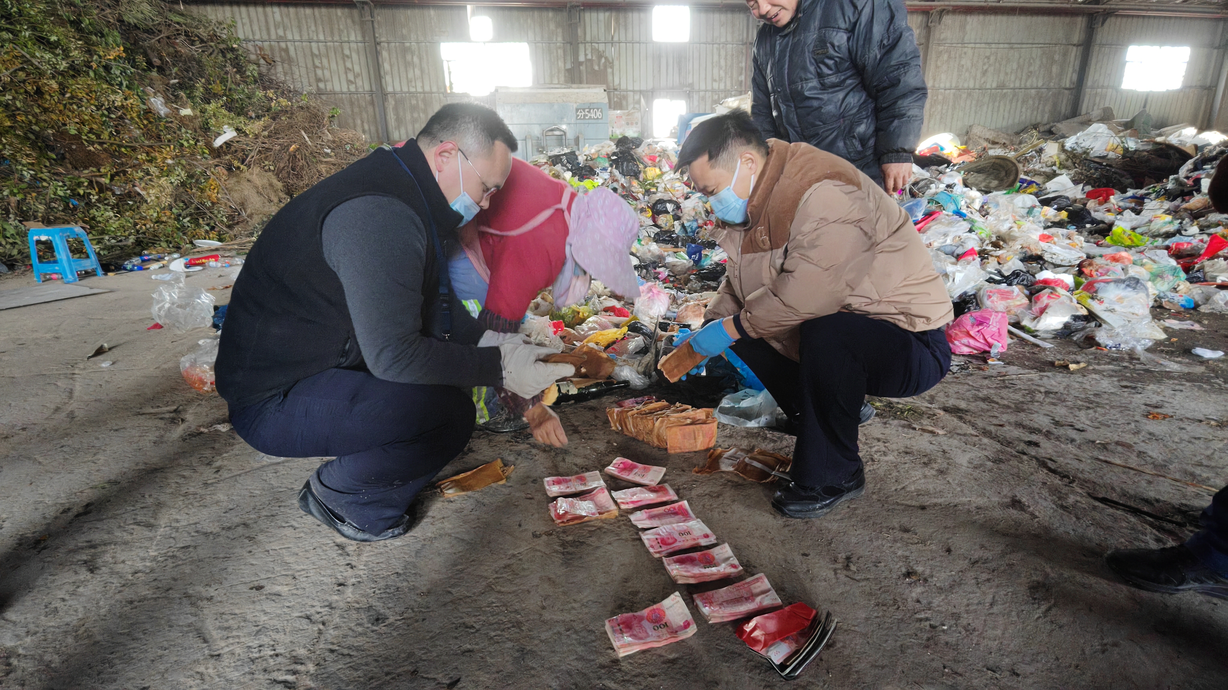 
杭州市一医院黄牛代挂号电话票贩子号贩子网上预约挂号,住院检查加快,七旬阿婆不慎丢失毕生积蓄，民警翻遍15吨垃圾终寻回