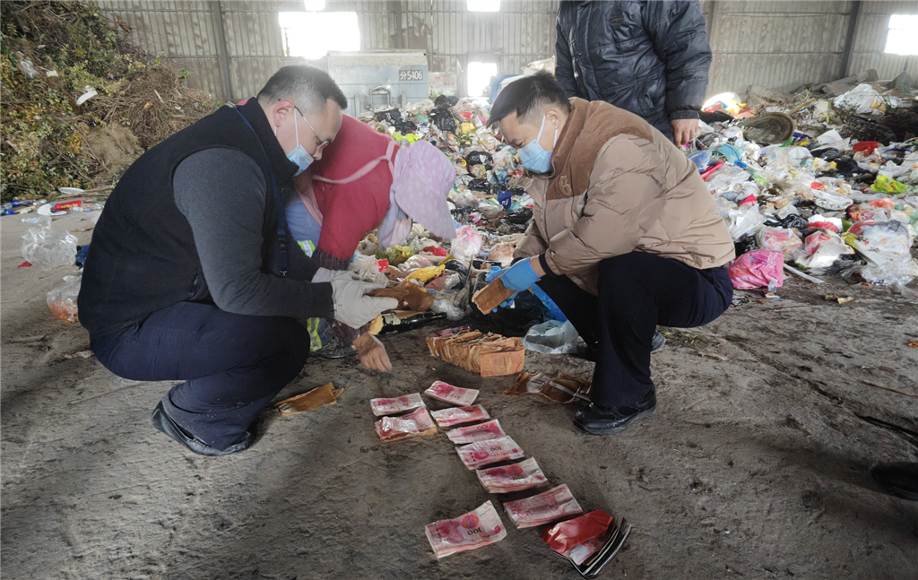 
上海华山医院黄牛代挂号电话票贩子号贩子网上预约挂号,住院检查加快,20万现金遗失急煞七旬阿婆 民警翻遍15吨垃圾终寻回