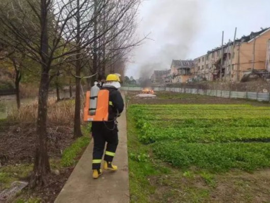 
上海第十人民医院黄牛代挂号电话票贩子号贩子网上预约挂号,住院检查加快,危急时刻，休假站长挺身而出！