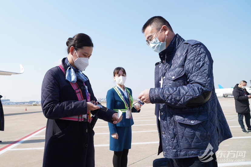 
北京世纪坛医院黄牛代挂号电话票贩子号贩子网上预约挂号,住院检查加快,出发！60名新任在沪全国政协委员今启程赴京