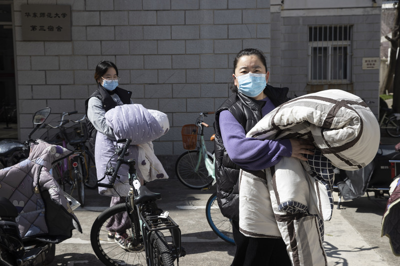 
北大口腔医院黄牛代挂号电话票贩子号贩子网上预约挂号,住院检查加快,她曾穿着学士服和女儿隔空拍“毕业照”，这次一家人走进校园一起迎接新学期