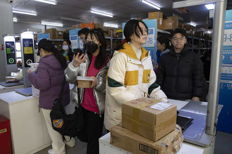 
北大口腔医院黄牛代挂号电话票贩子号贩子网上预约挂号,住院检查加快,她曾穿着学士服和女儿隔空拍“毕业照”，这次一家人走进校园一起迎接新学期