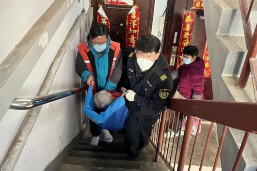 
南京市口腔医院黄牛代挂号电话票贩子号贩子网上预约挂号,住院检查加快,“有需要就给我们打电话”，海湾镇的他们随时待命