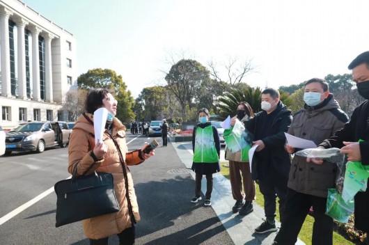 
北京大学人民医院黄牛代挂号电话票贩子号贩子网上预约挂号,住院检查加快,宝山政协委员助力“创全”当好“啄木鸟”