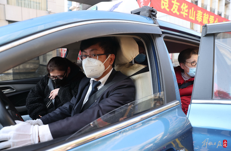 
上海肺科医院黄牛代挂号电话票贩子号贩子网上预约挂号,住院检查加快,坚持21年：海博的哥“学雷锋”免费送康复病患出院回家