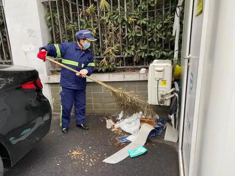 
北医六院黄牛代挂号电话票贩子号贩子网上预约挂号,住院检查加快,在弯腰、起身间 顾村镇将文明传播到每个角落