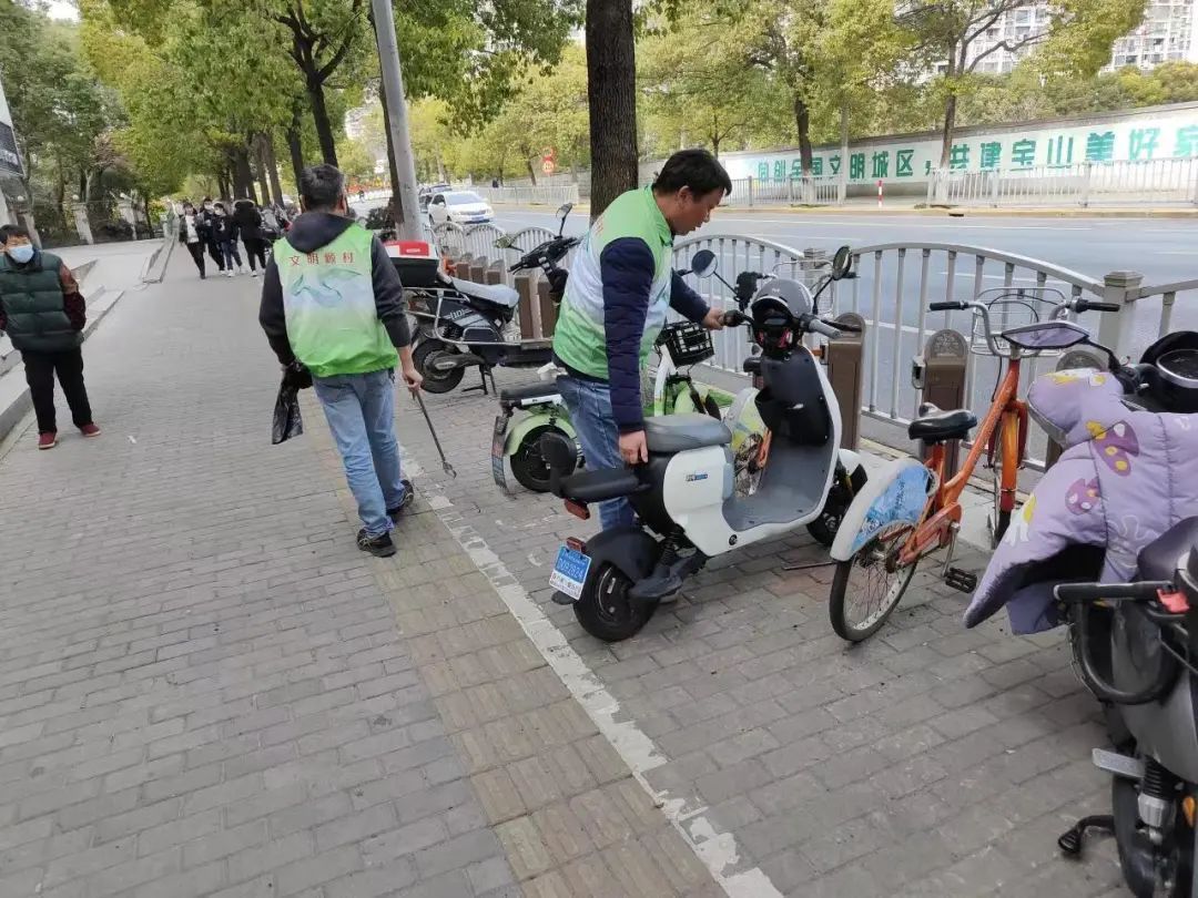
北医六院黄牛代挂号电话票贩子号贩子网上预约挂号,住院检查加快,在弯腰、起身间 顾村镇将文明传播到每个角落