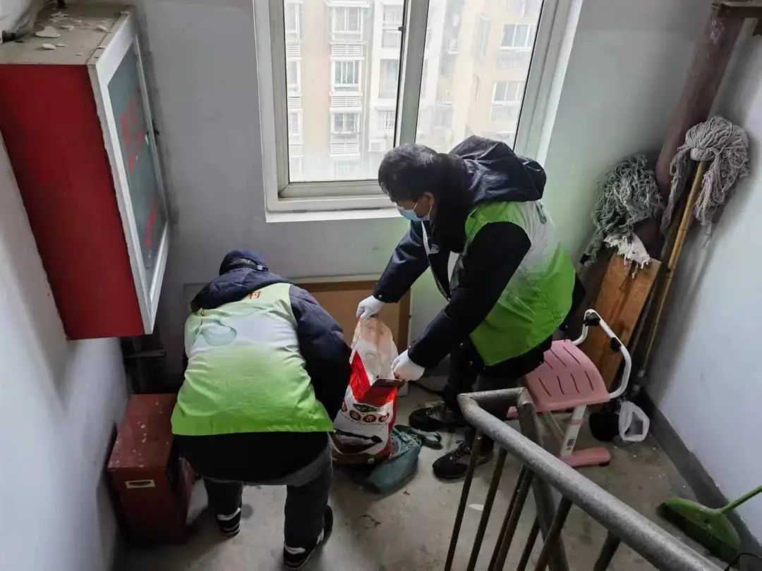 
北医六院黄牛代挂号电话票贩子号贩子网上预约挂号,住院检查加快,在弯腰、起身间 顾村镇将文明传播到每个角落