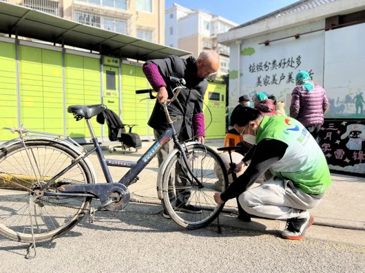 
南京各大医院黄牛代挂号电话票贩子号贩子网上预约挂号,住院检查加快,践行雷锋精神，宝山这里的“社区小先生”在行动