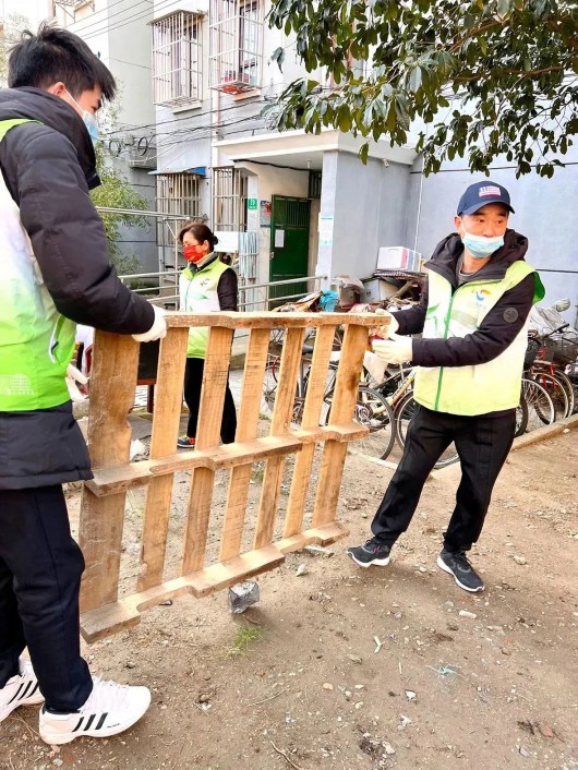 
上海眼耳鼻喉科医院黄牛代挂号电话票贩子号贩子网上预约挂号,住院检查加快,法律咨询、理发、测血压……学雷锋活动在宝山这里多点开花