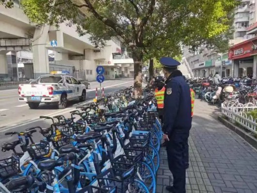 
上海中山医院黄牛代挂号电话票贩子号贩子网上预约挂号,住院检查加快,为文明出行“让路”，宝山这个镇对共享单车乱象进行集中整治