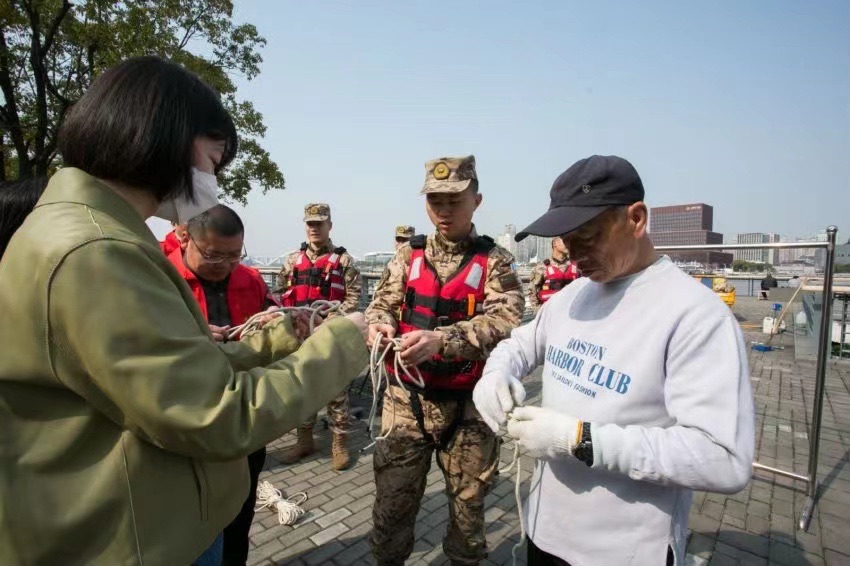 
南京中科研究所黄牛代挂号电话票贩子号贩子网上预约挂号,住院检查加快,学雷锋志愿服务为浦东双拥再添“一把火”