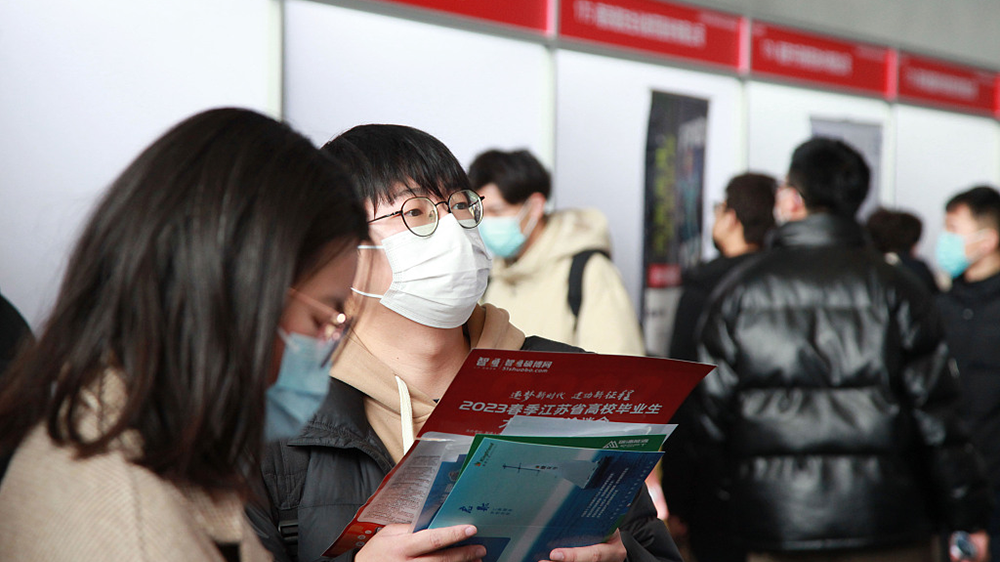 
首都医科大学附属北京朝阳医院黄牛代挂号电话票贩子号贩子网上预约挂号,住院检查加快,委员朱鼎健：鼓励民企吸收高校毕业生，建议政府给予相关补贴