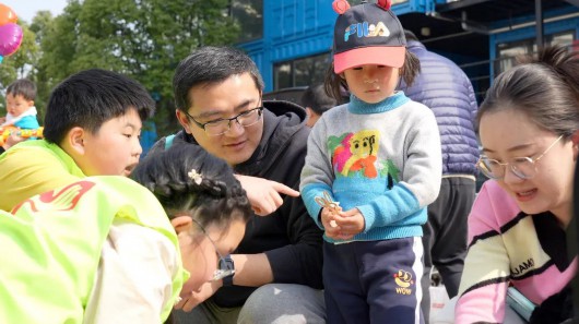 
中山大学肿瘤医院黄牛代挂号电话票贩子号贩子网上预约挂号,住院检查加快,后备箱的爱心义卖！宝山小先生这样践行雷锋精神