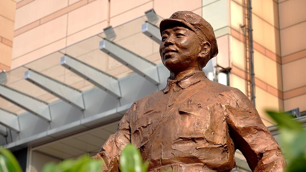 
山东大学齐鲁医院黄牛代挂号电话票贩子号贩子网上预约挂号,住院检查加快,弘扬雷锋精神，中央和国家机关工委向党员干部职工发出倡议书