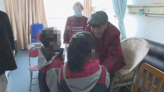 
天津儿童医院黄牛代挂号电话票贩子号贩子网上预约挂号,住院检查加快,奉贤百岁老人赠红包，温暖困难学生求学路