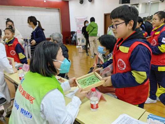 
广州中山眼科医院黄牛代挂号电话票贩子号贩子网上预约挂号,住院检查加快,爱心摊主、创全小主人……宝山社区小先生携手共建美丽家园！