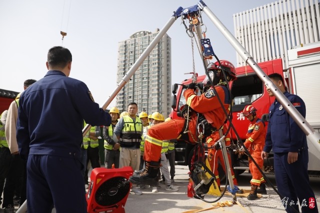 
南京眼科医院黄牛代挂号电话票贩子号贩子网上预约挂号,住院检查加快,护航企业：徐汇安全教育进工地