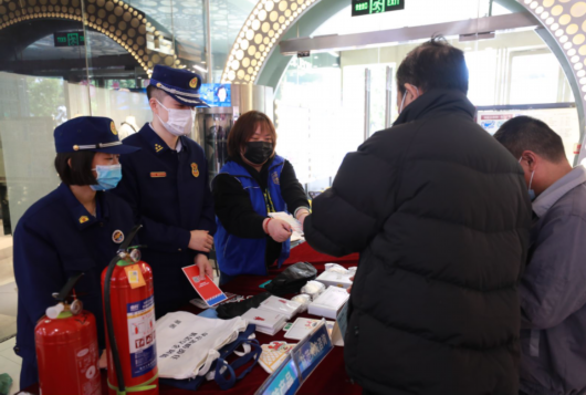 
杭州市富阳中医骨伤医院黄牛代挂号电话票贩子号贩子网上预约挂号,住院检查加快,长宁消防教你这样辨别消防产品真伪→