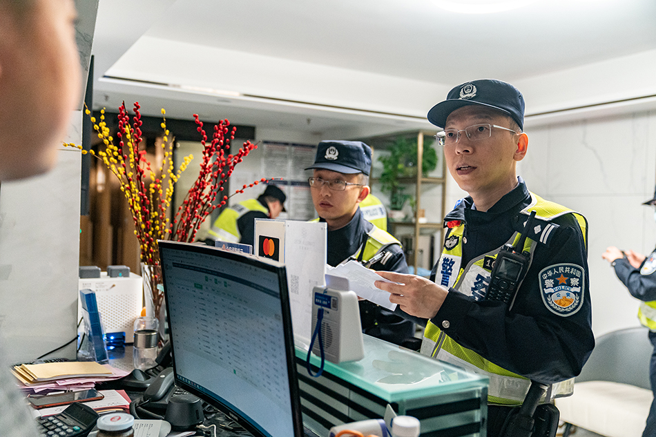 
广州中医药大学一附医院黄牛代挂号电话票贩子号贩子网上预约挂号,住院检查加快,重庆开展严打严防春季攻势第二次清查行动，破刑案239起