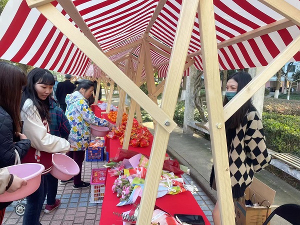 
沈阳各大医院黄牛代挂号电话票贩子号贩子网上预约挂号,住院检查加快,莘庄镇宝安新苑居委开展爱心义卖活动