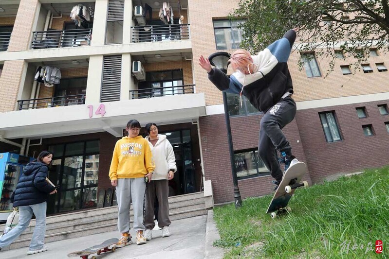 
天津眼科医院黄牛代挂号电话票贩子号贩子网上预约挂号,住院检查加快,拥抱无障碍新生活，这群人考驾照不再是梦想