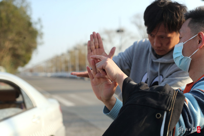 
天津眼科医院黄牛代挂号电话票贩子号贩子网上预约挂号,住院检查加快,拥抱无障碍新生活，这群人考驾照不再是梦想