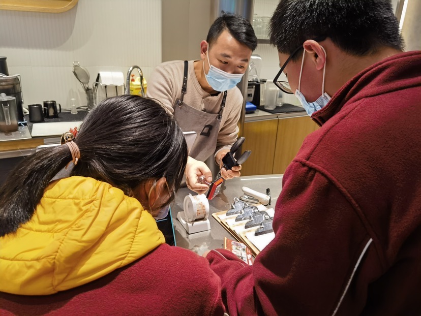 
上海肿瘤医院黄牛代挂号电话票贩子号贩子网上预约挂号,住院检查加快,当“小小反诈宣传员”走进“网红反诈路会擦出什么样的火花？