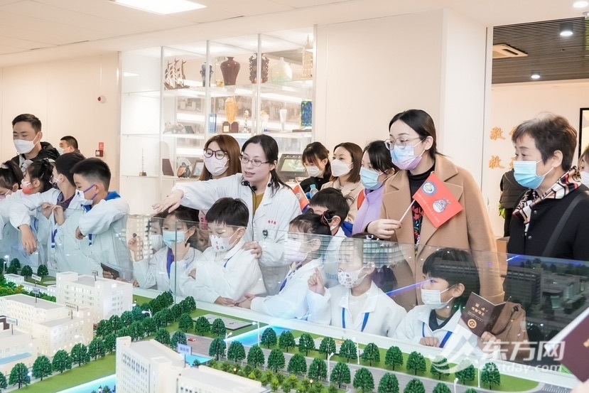
浙江第一医院黄牛代挂号电话票贩子号贩子网上预约挂号,住院检查加快,带上这本“护照” 未来医生开启上海市第六人民医院文化地标之旅