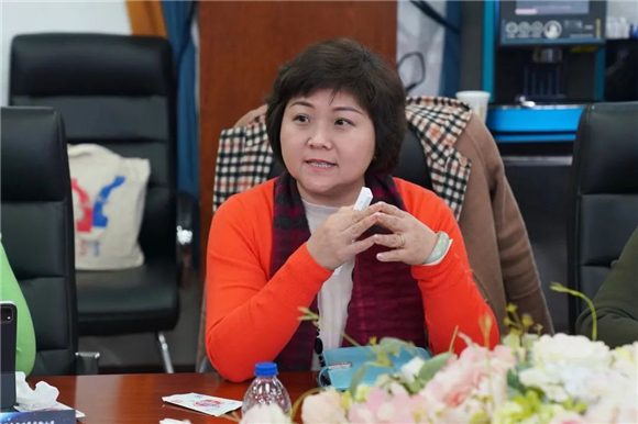 上戏附属浦东新世界实验小学周怡校长为来访嘉宾介绍了学校的校风校训